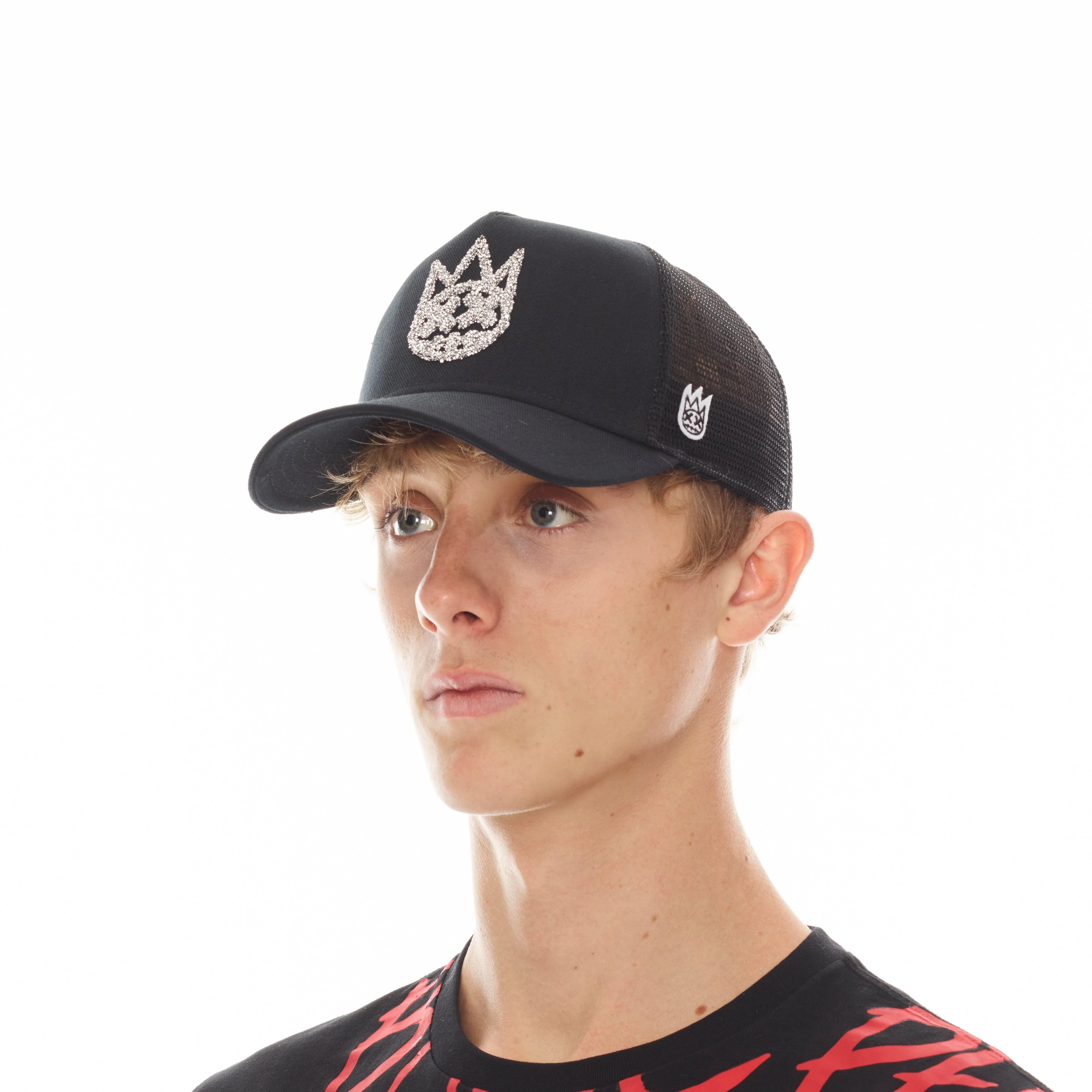 CLEAN CRYSTAL LOGO MESH BACK TRUCKER CURVED VISOR IN BLACK - Image 2