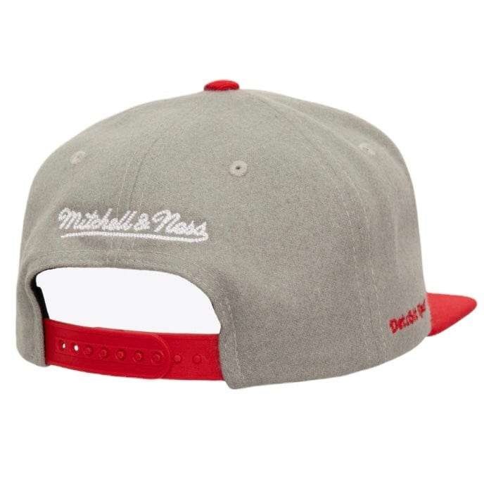 Mitchell & Ness Detroit Red Wings Melt Stitch Snapback Hat (Grey/Red) - Image 2