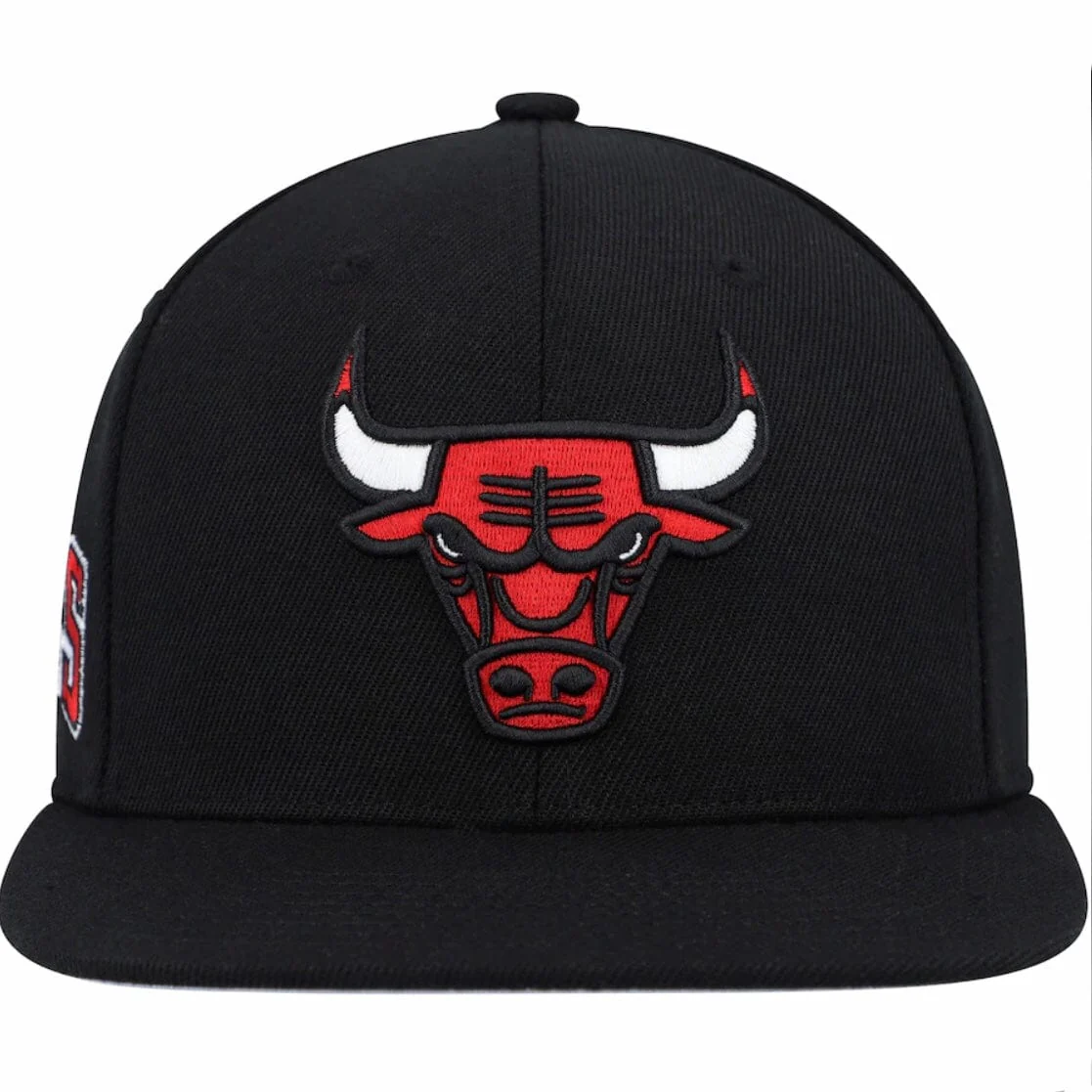 Mitchell & Ness NBA Chicago Bulls Side Core 2.0 Snapback (Black) - Image 2